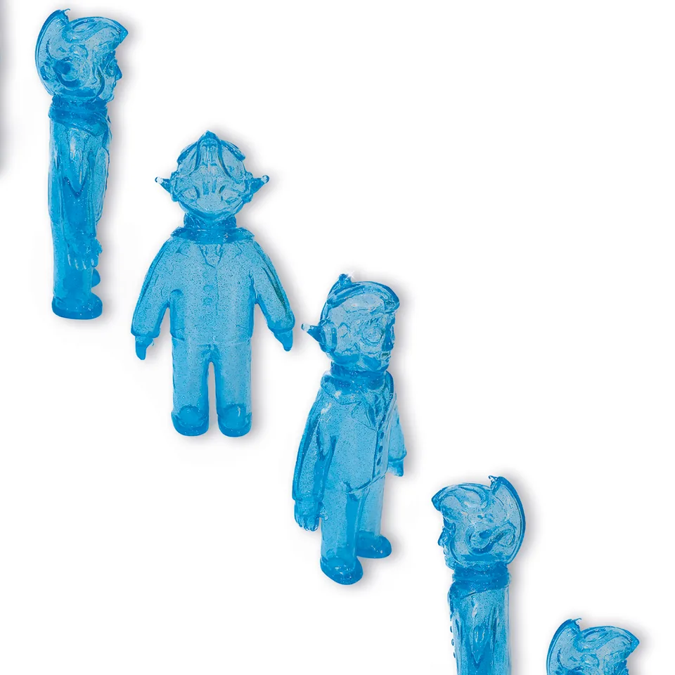 Additional view of the transparent blue Memory Boy art toy set.